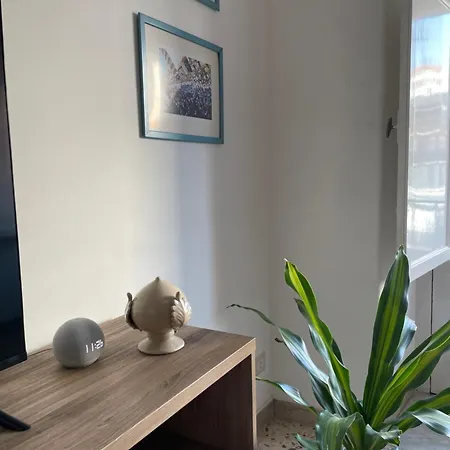 Apartment Lorenzo's House Centre - Comfortable Large With 2 Bedrooms And 2 Baths, Close To Trains, Metro And Bus Station Catania