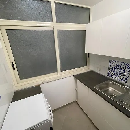 Apartment Lorenzo's House Centre - Comfortable Large With 2 Bedrooms And 2 Baths, Close To Trains, Metro And Bus Station *